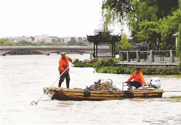 南通濠河水面保洁